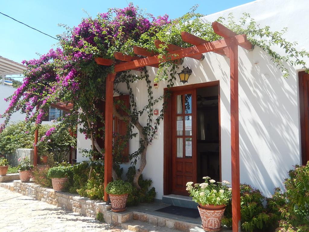 Deidamia Hotel Skyros Exteriör bild